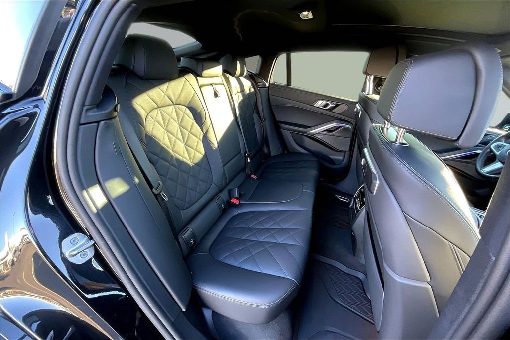 Used 2025 BMW X6 xDrive40i w/ Climate Comfort Package image 24