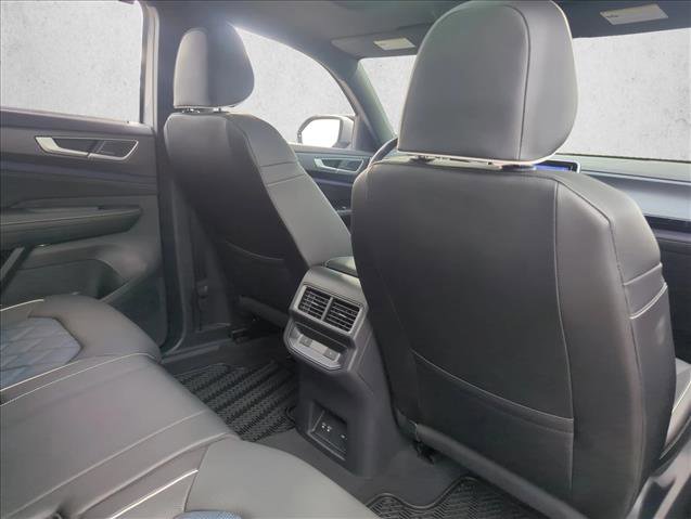 Used 2025 Volkswagen Atlas Cross Sport SEL Premium R-Line image 19