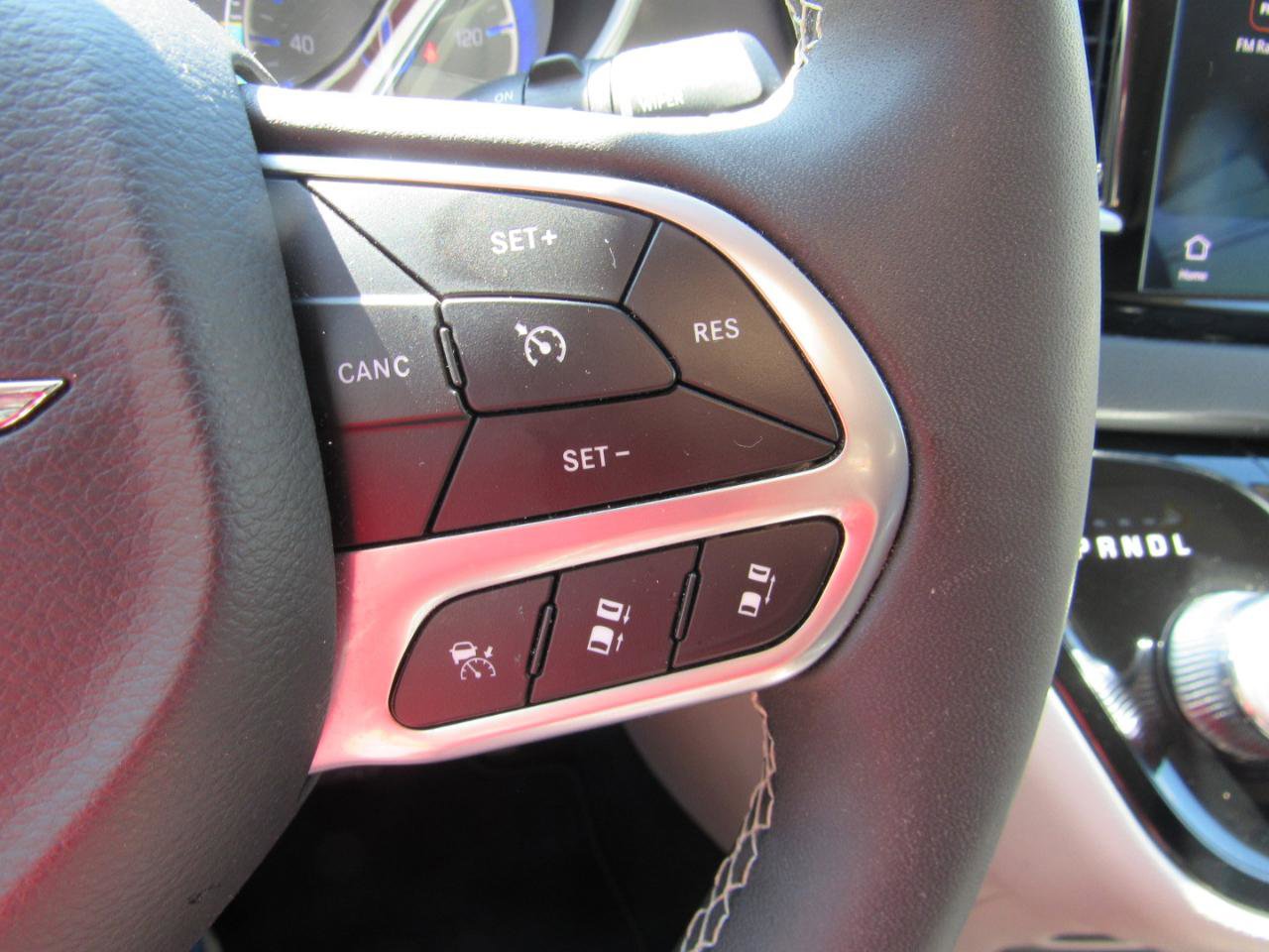 Used 2024 Chrysler Pacifica Touring-L FWD image 23