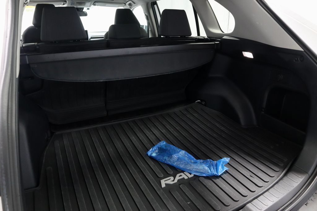 Used 2025 Toyota RAV4 XLE AWD/4WD image 15