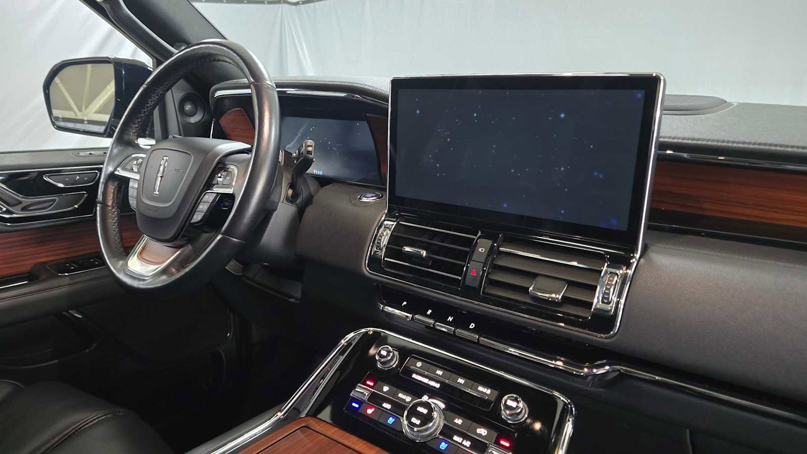 Used 2024 Lincoln Navigator L Premiere image 11