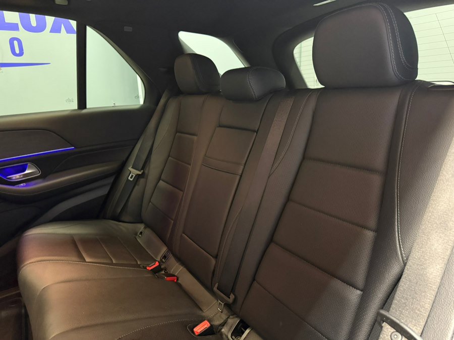 Used 2022 Mercedes-Benz GLE 350 4MATIC w/ Premium Package image 16