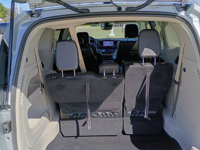 Used 2024 Chrysler Pacifica Touring-L image 24