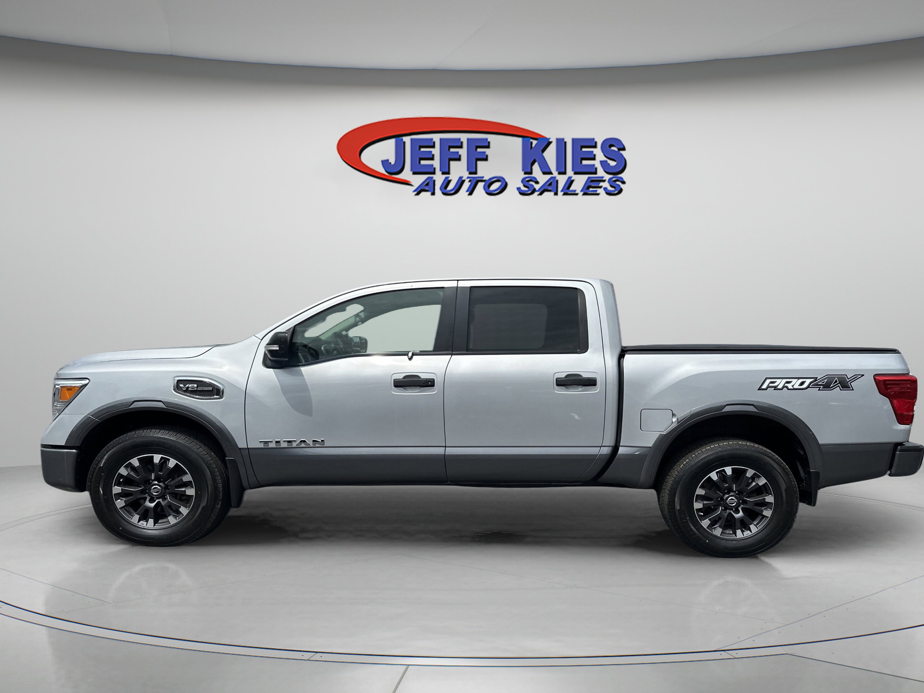 Used 2017 Nissan Titan PRO-4X image 6