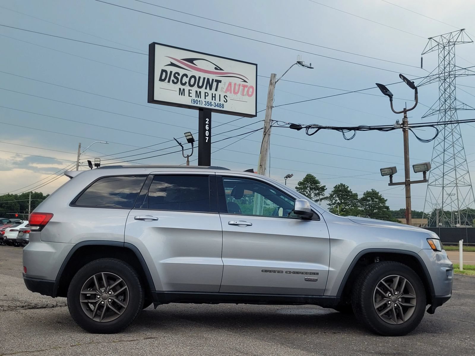 Used 2016 Jeep Grand Cherokee Laredo 75th Anniversary AWD/4WD image 3
