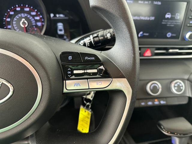 Used 2023 Hyundai Elantra SE image 16