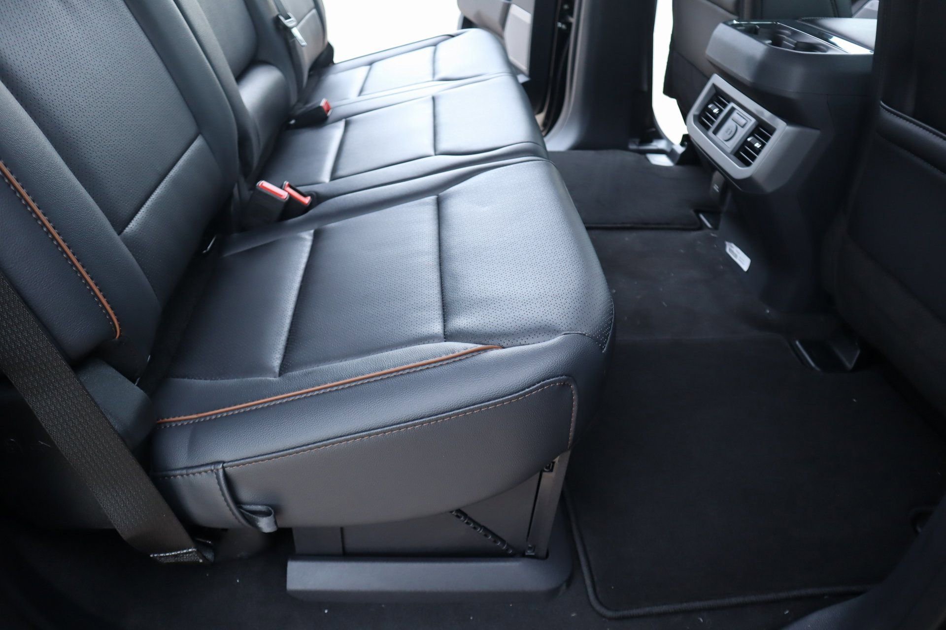 New 2026 Ford F250 Lariat w/ Black Appearance Package image 16