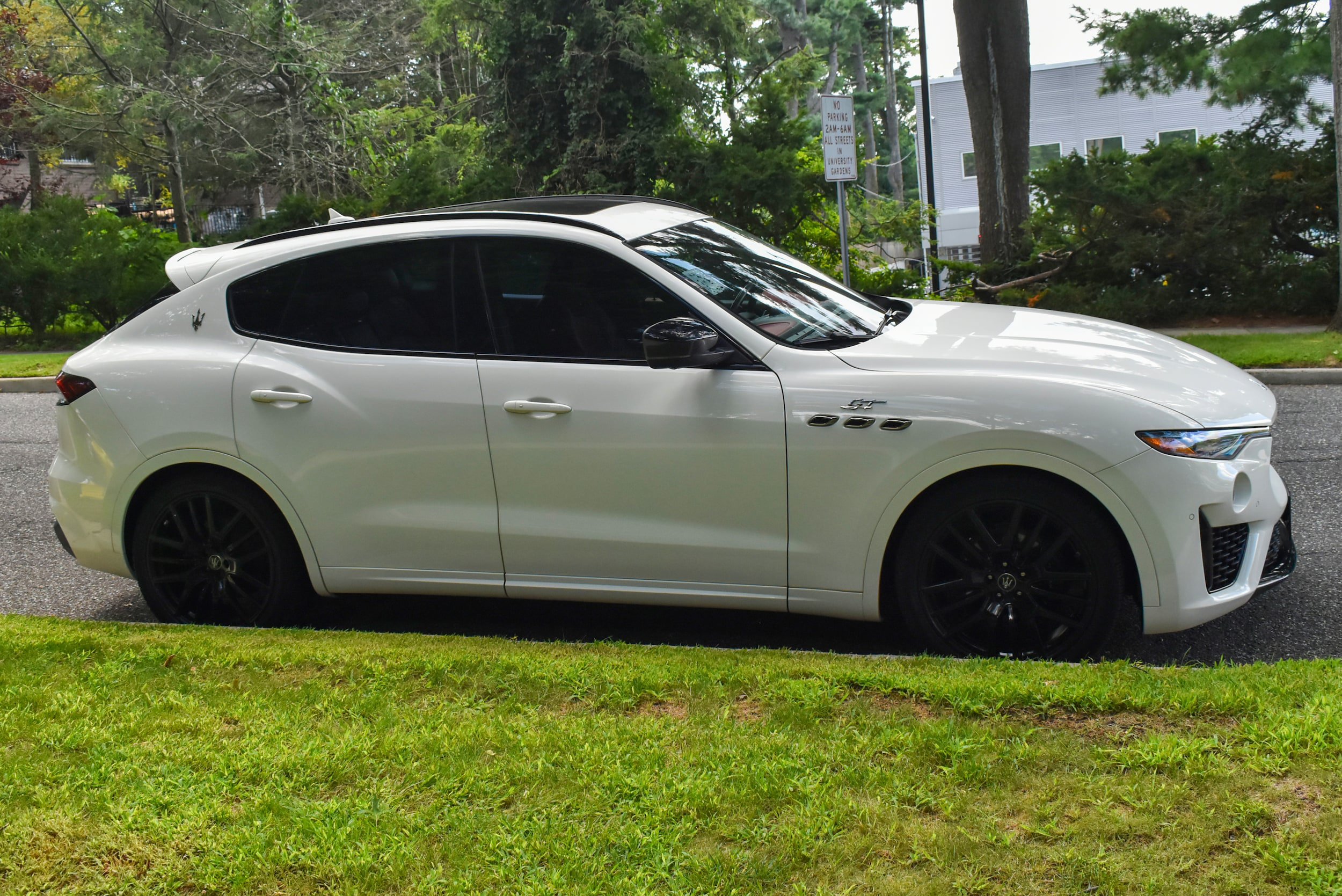 Used 2022 Maserati Levante GT AWD/4WD image 10