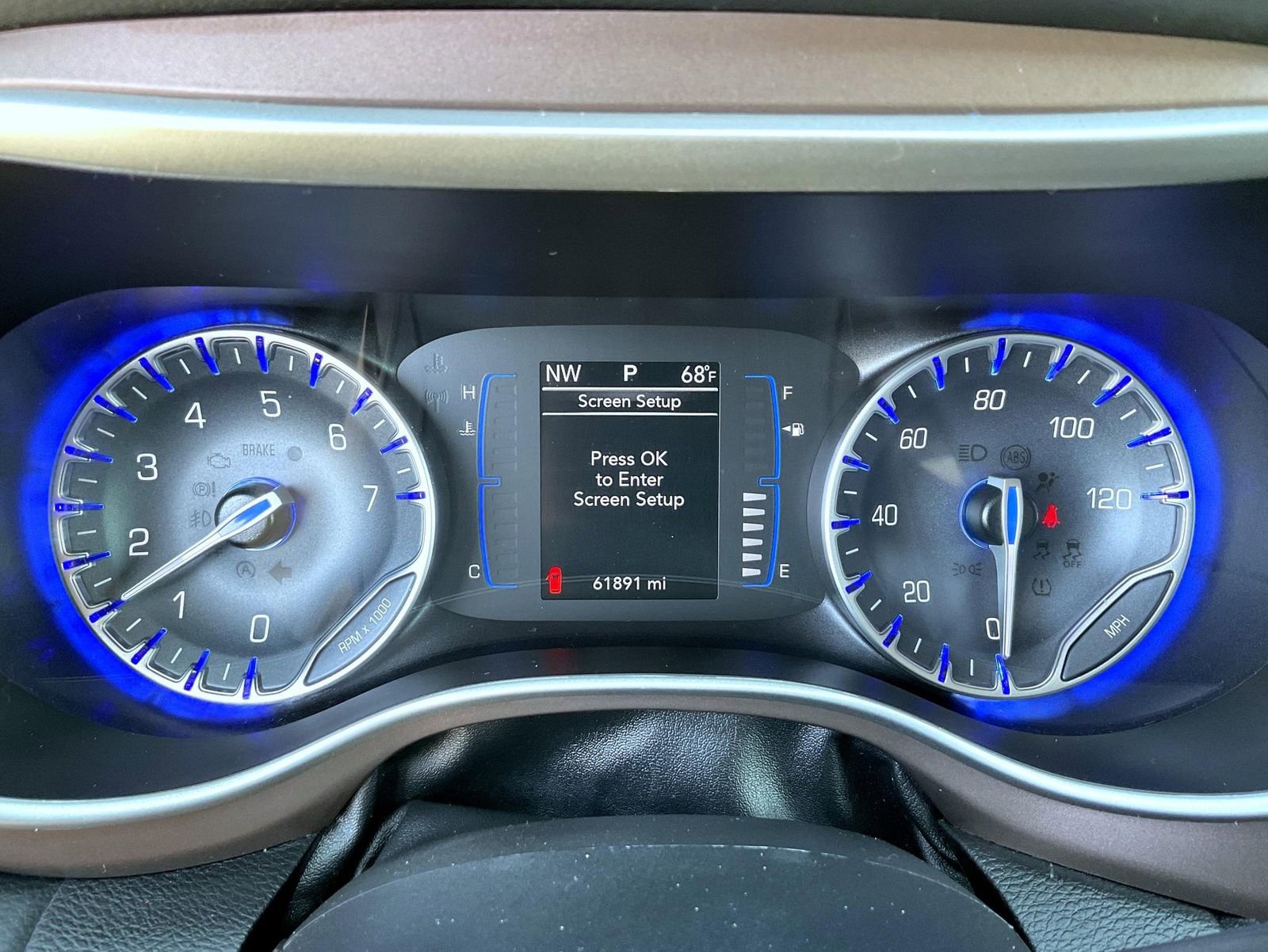 Used 2023 Chrysler Voyager LX image 12