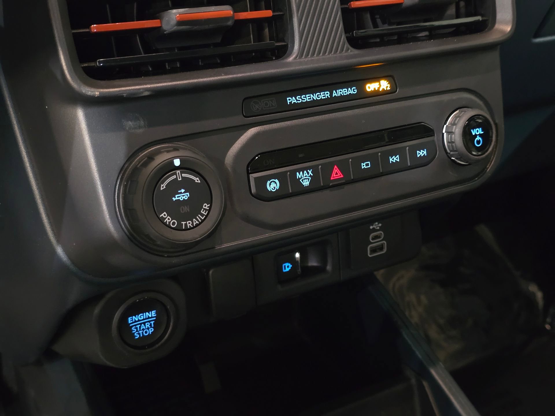 New 2025 Ford Maverick Lariat w/ 4K Tow Package image 32