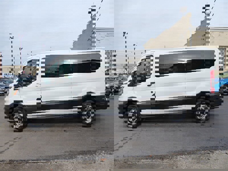 Used 2015 Ford Transit 350 XL image 4