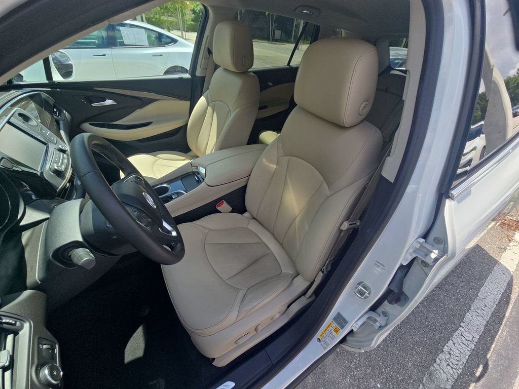Used 2020 Buick Envision Essence FWD image 19