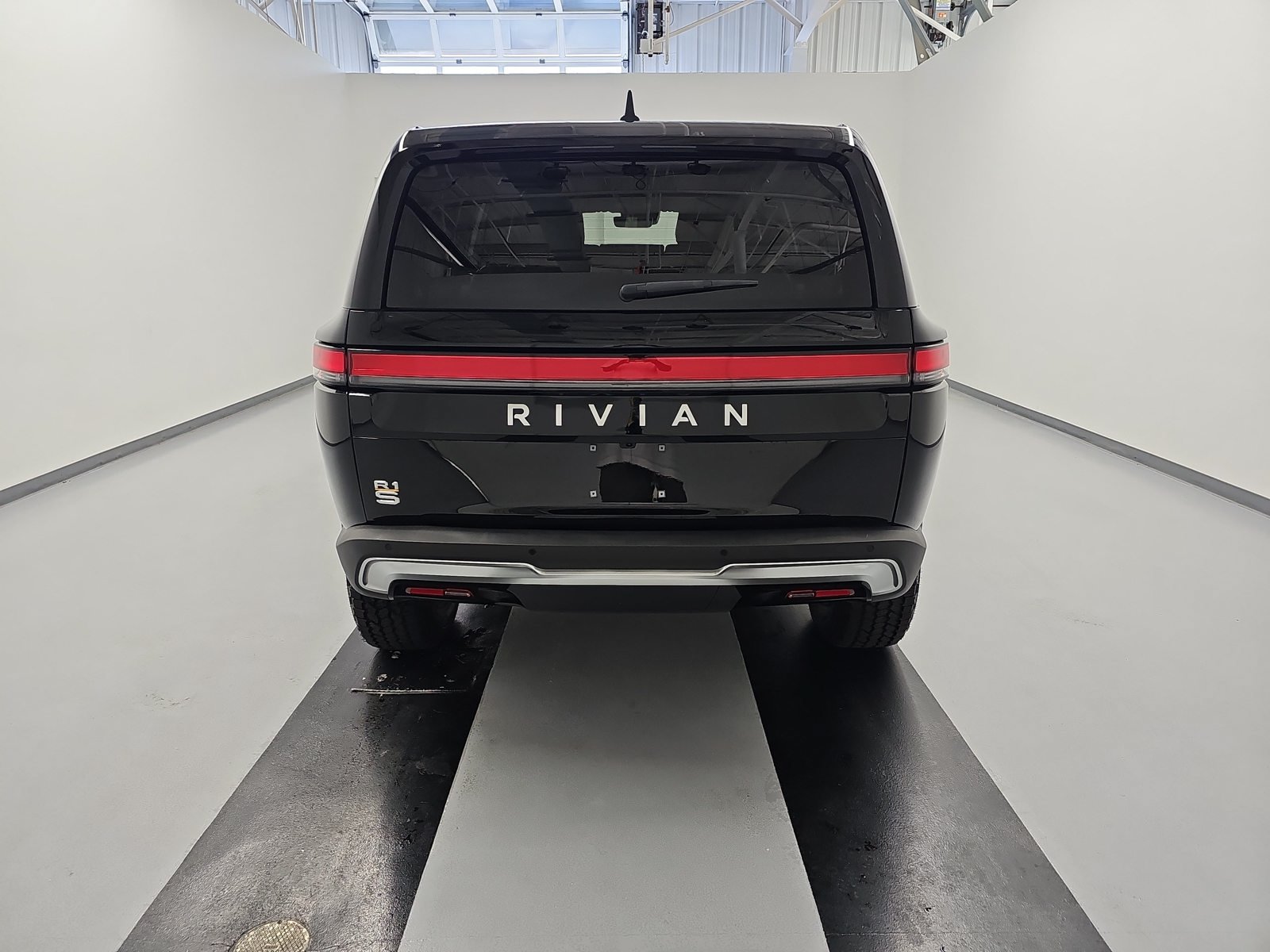 Used 2023 Rivian R1S Adventure Quad AWD/4WD image 4