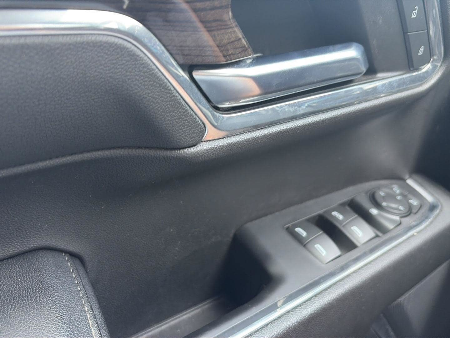 Used 2023 Chevrolet Silverado 1500 LT AWD/4WD image 17