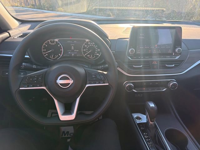 Used 2025 Nissan Altima 2.5 SV image 5