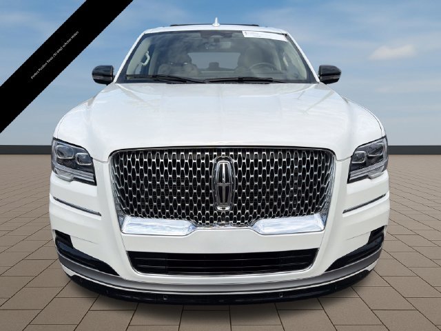 Certified 2024 Lincoln Navigator Reserve AWD/4WD image 11