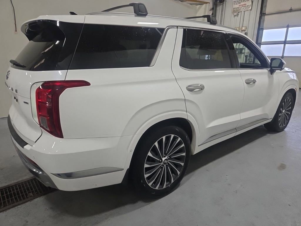 Used 2023 Hyundai Palisade Calligraphy image 5
