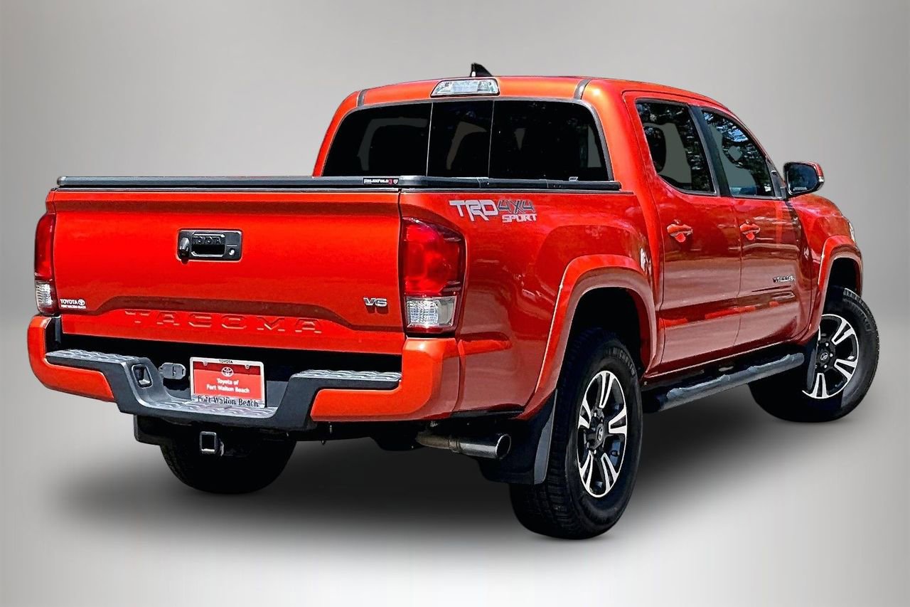 Used 2017 Toyota Tacoma TRD Sport w/ Tow Package (A/T) AWD/4WD image 5