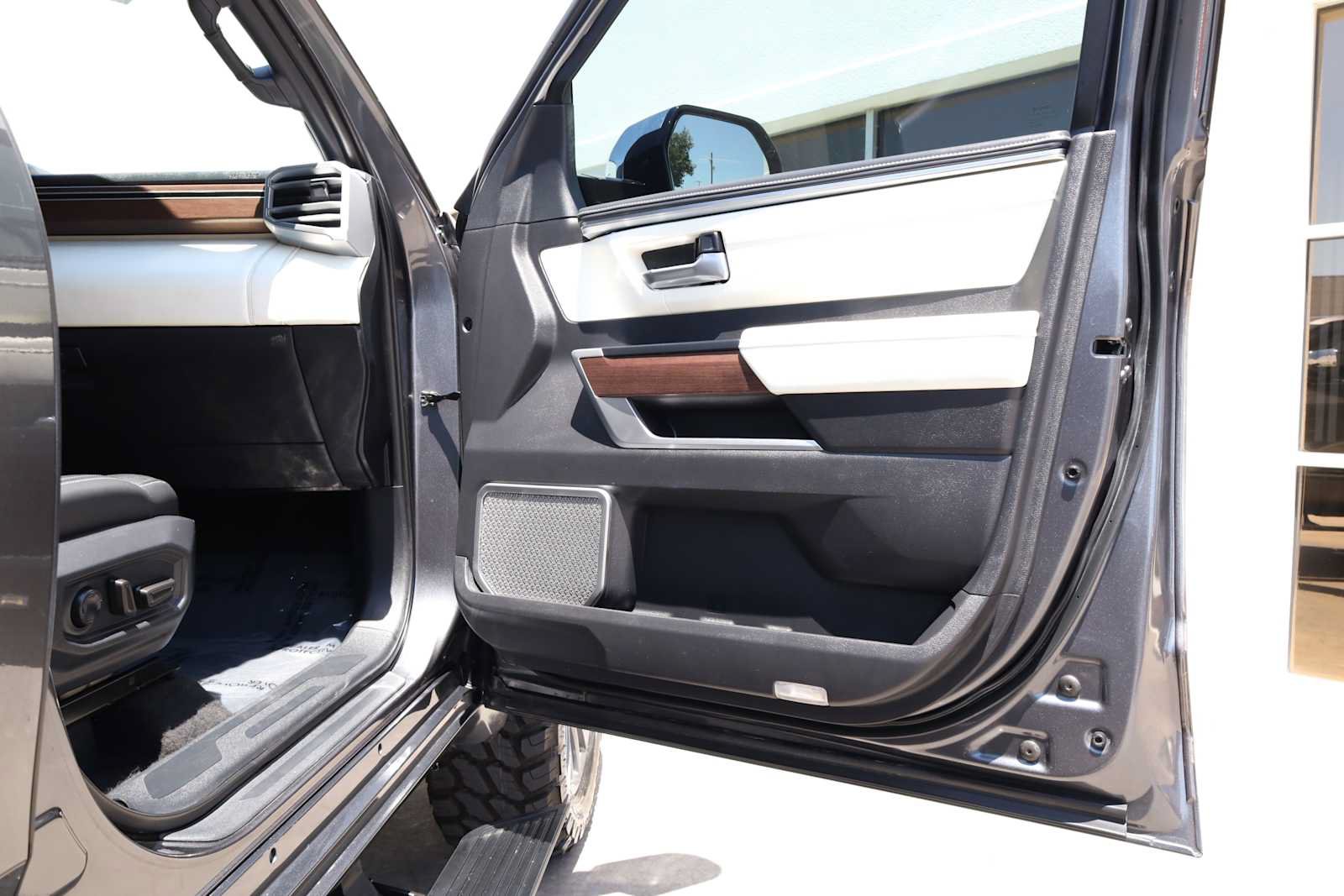 Used 2022 Toyota Tundra Capstone AWD/4WD image 54