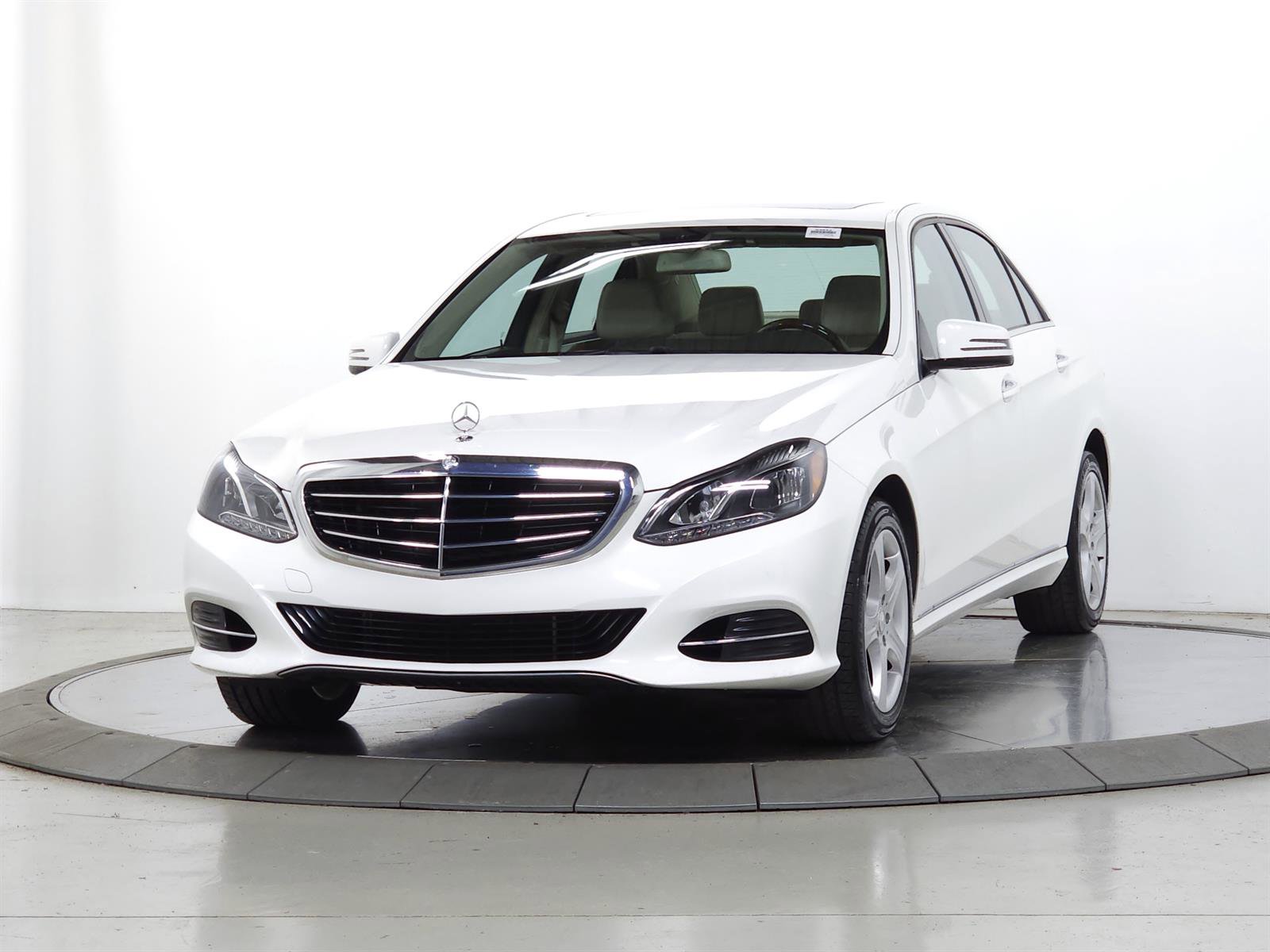 Used 2014 Mercedes-Benz E 350 Luxury image 3