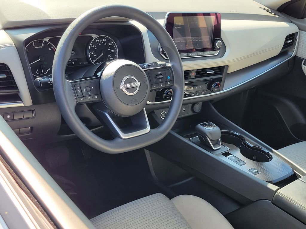 Used 2023 Nissan Rogue SV FWD image 5