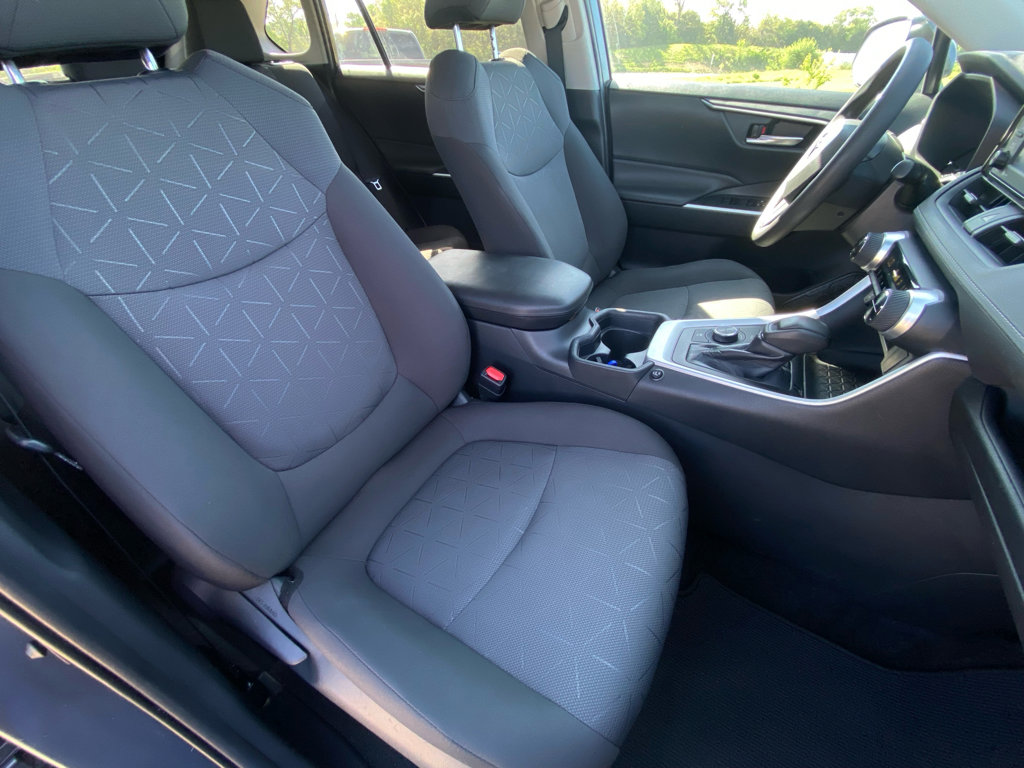 Used 2020 Toyota RAV4 XLE w/ Carpet Mat Package AWD/4WD image 14