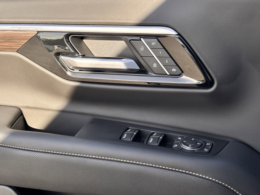 New 2025 Chevrolet Tahoe Premier w/ Sun And Tow Package RWD image 17