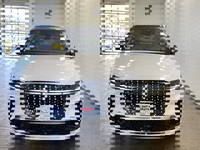 Used 2025 Lincoln Nautilus Reserve image 3