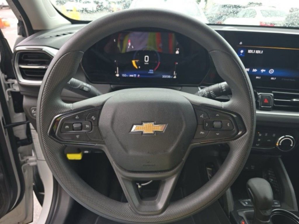 Used 2025 Chevrolet TrailBlazer LT AWD/4WD image 13