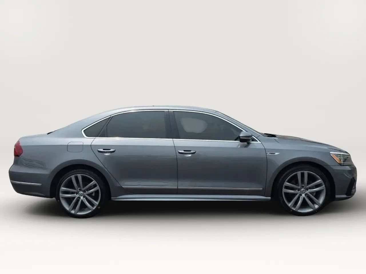 Used 2017 Volkswagen Passat 1.8T R-Line FWD image 9