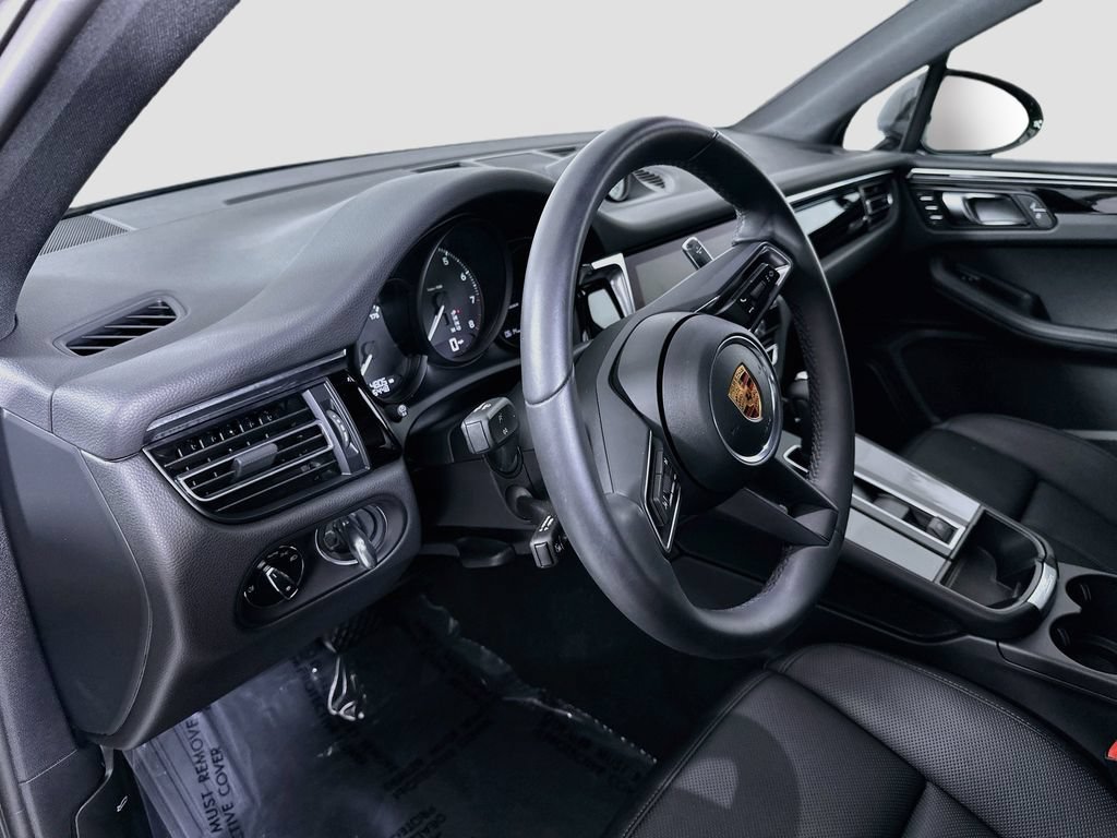 Certified 2026 Porsche Macan AWD/4WD image 4