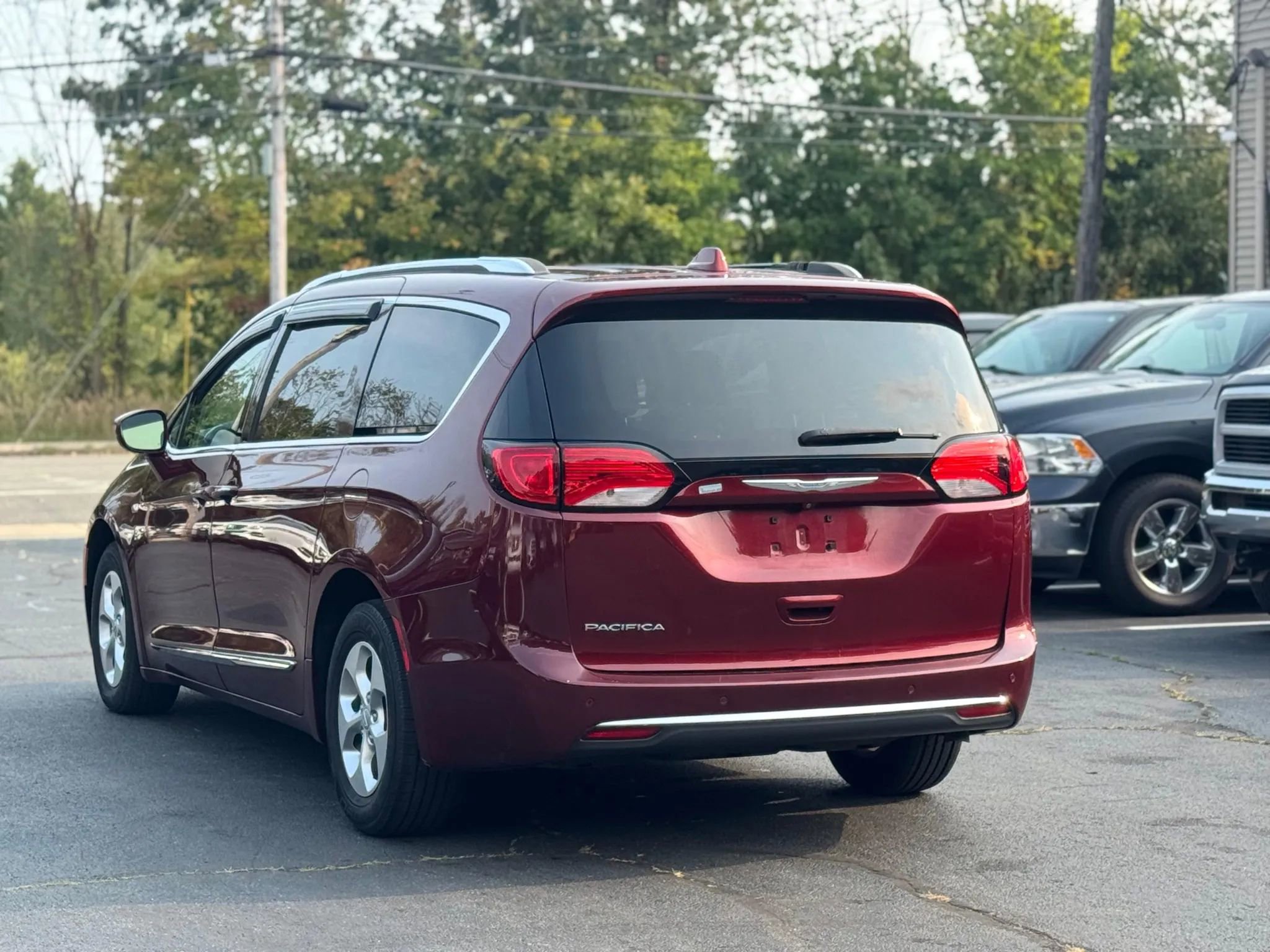Used 2017 Chrysler Pacifica Touring-L Plus image 4