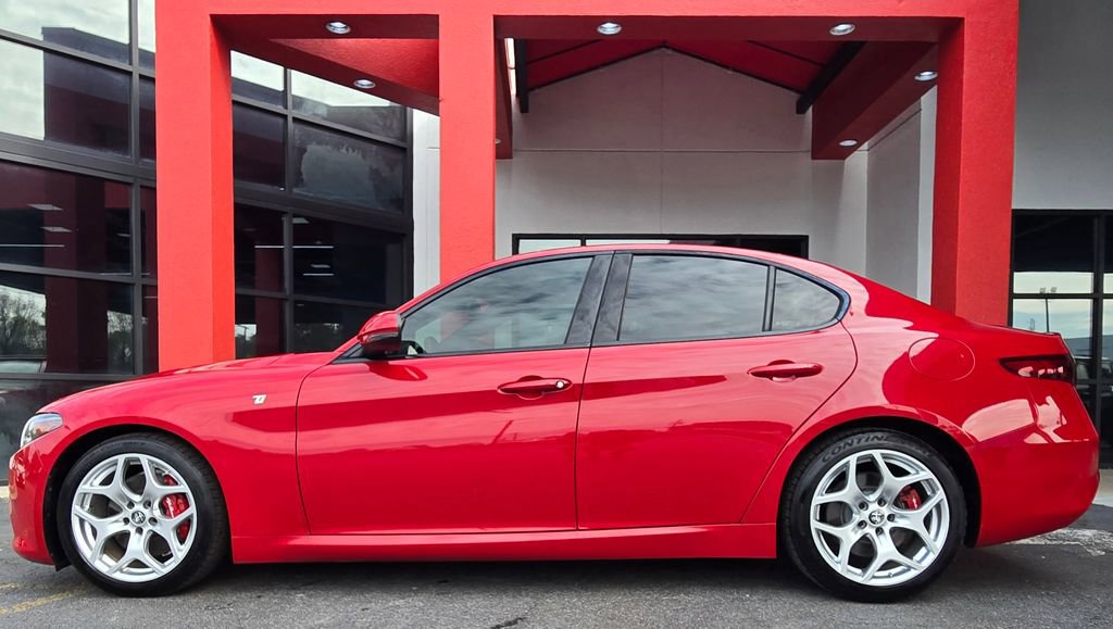 Used 2022 Alfa Romeo Giulia Ti image 5