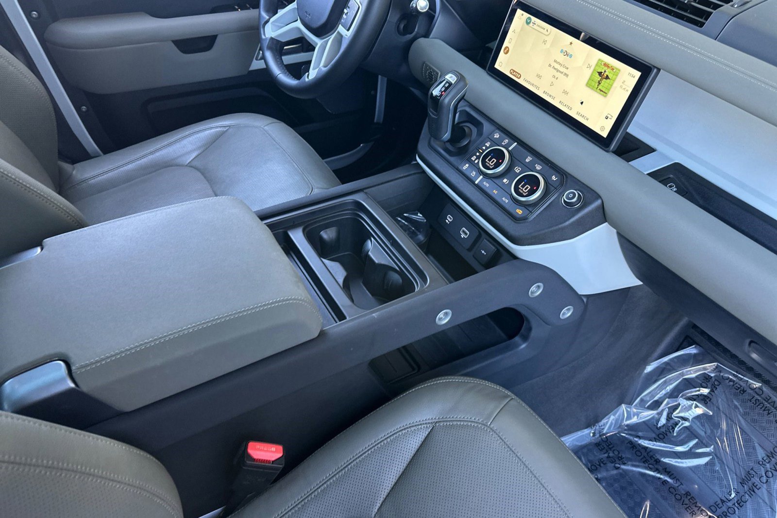 Certified 2023 Land Rover Defender 110 SE image 31