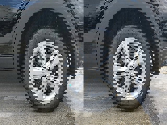 New 2025 Nissan Kicks Play S image 7