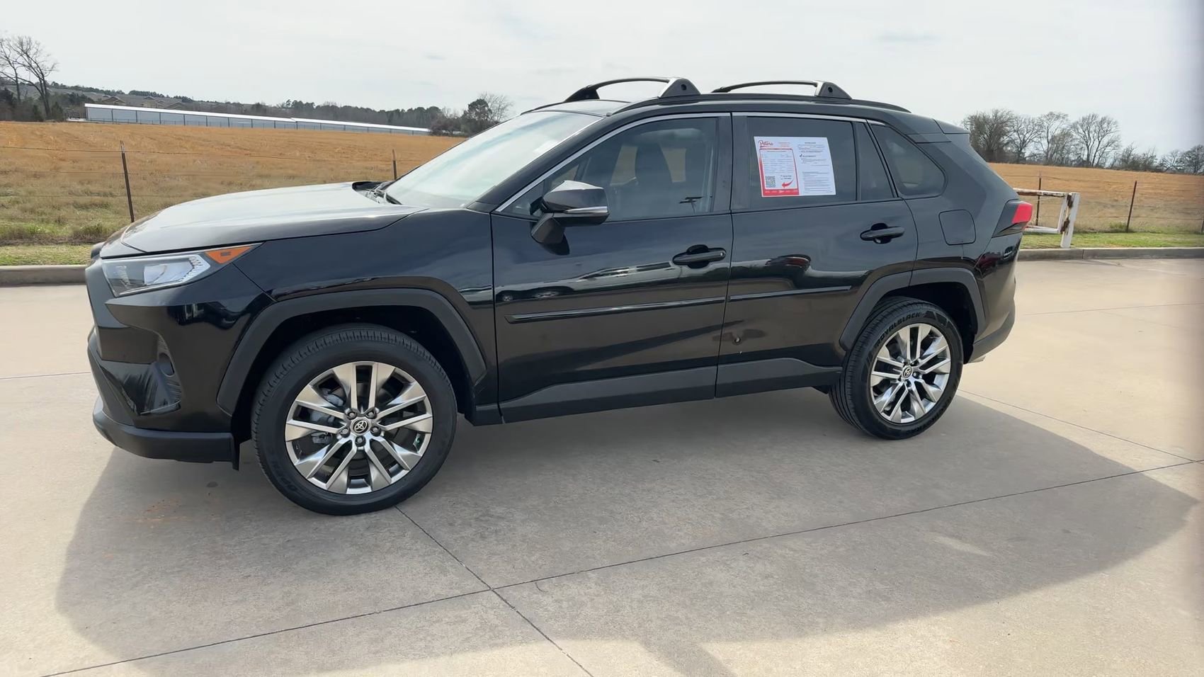 Used 2021 Toyota RAV4 XLE Premium image 5