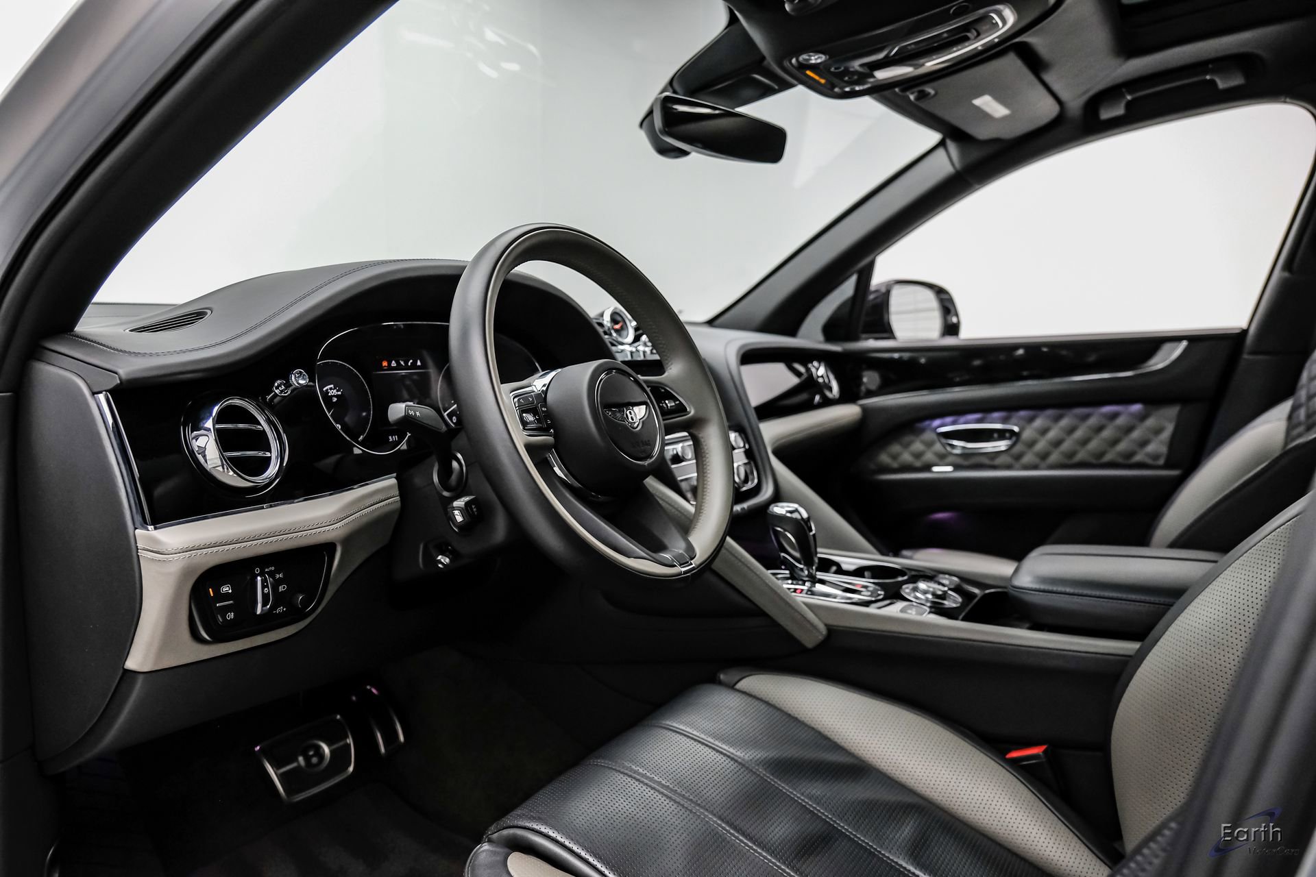 Used 2022 Bentley Bentayga AWD/4WD image 35