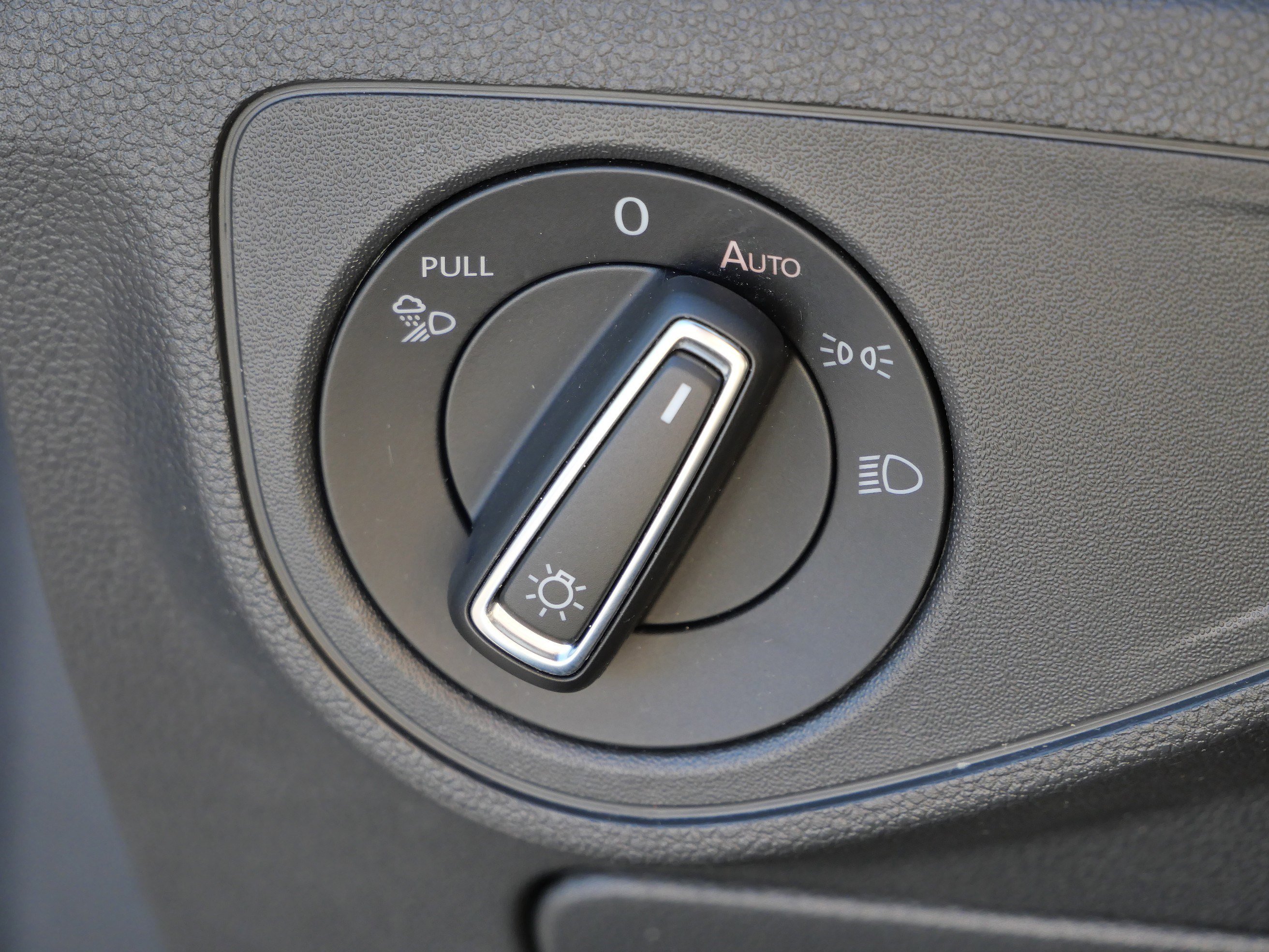 Certified 2022 Volkswagen Atlas Cross Sport SE image 21