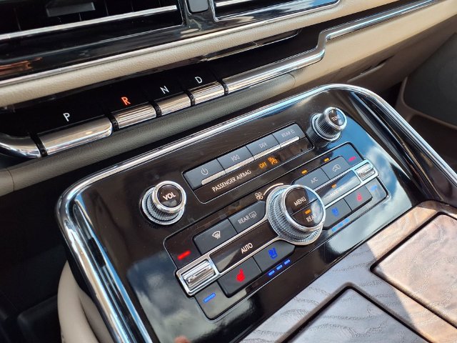 Used 2022 Lincoln Navigator L Reserve AWD/4WD image 13