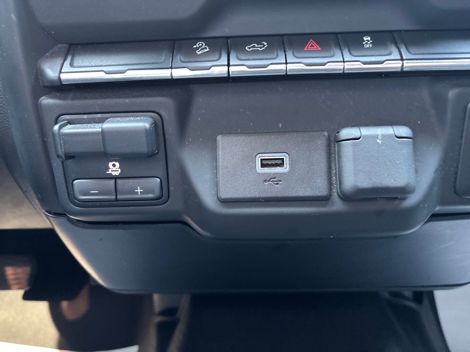 Used 2019 Chevrolet Silverado 1500 Custom Trail Boss w/ Custom Convenience Package AWD/4WD image 35
