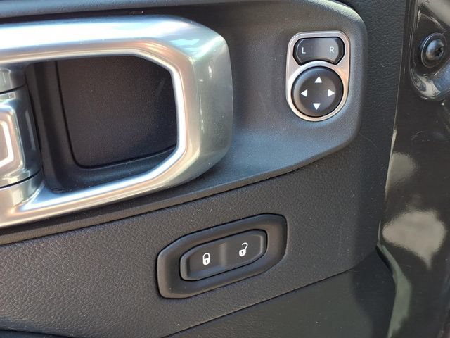 Used 2025 Jeep Wrangler Unlimited Sahara AWD/4WD image 16