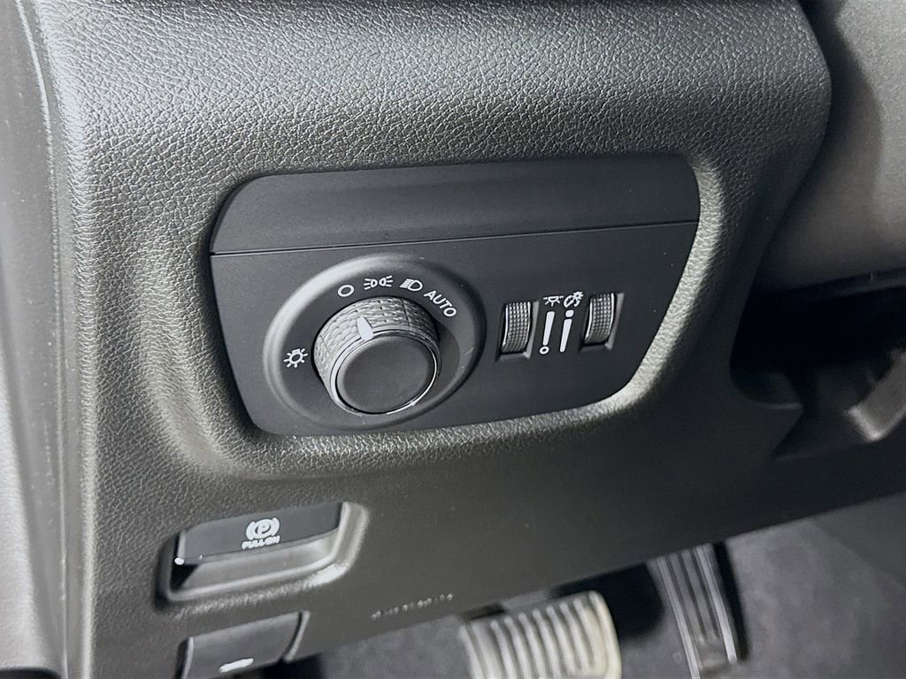 New 2025 Jeep Grand Cherokee L Laredo image 20