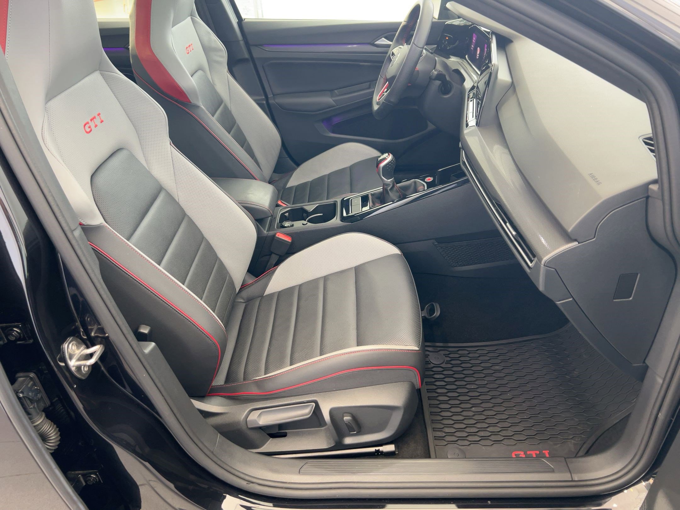 Certified 2024 Volkswagen GTI SE image 31