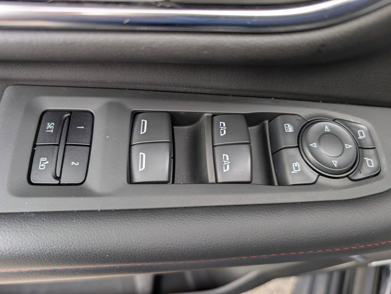 Used 2022 Chevrolet Suburban RST w/ Luxury Package AWD/4WD image 8