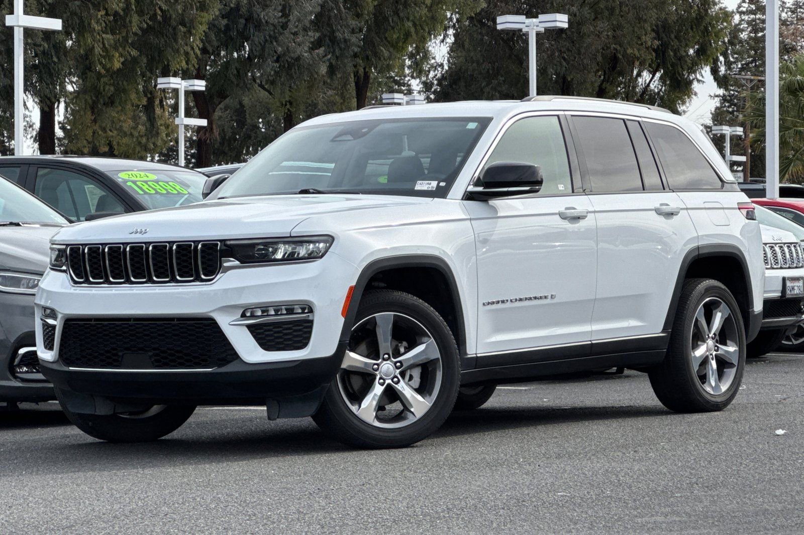 Used 2022 Jeep Grand Cherokee Limited image 9