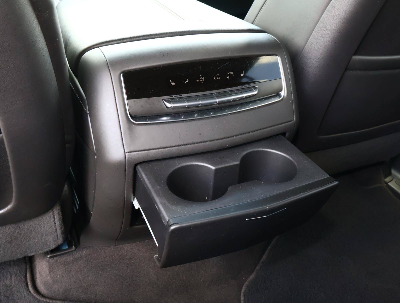 Used 2024 Cadillac Escalade ESV Premium Luxury Platinum AWD/4WD image 19