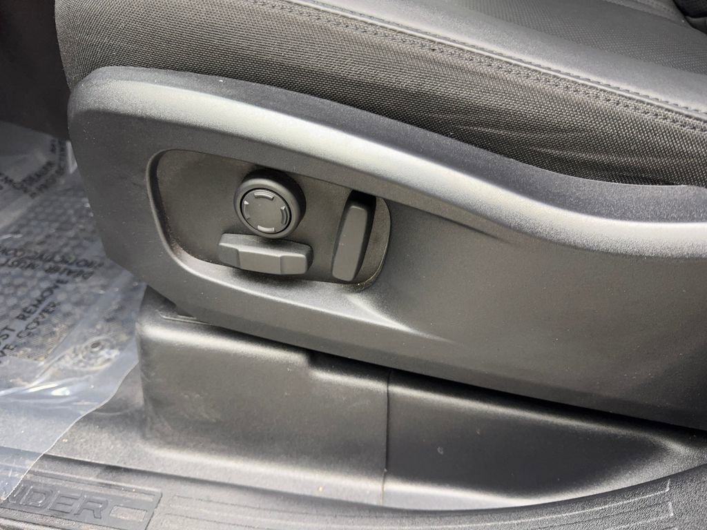 Used 2025 Land Rover Defender 110 S image 27