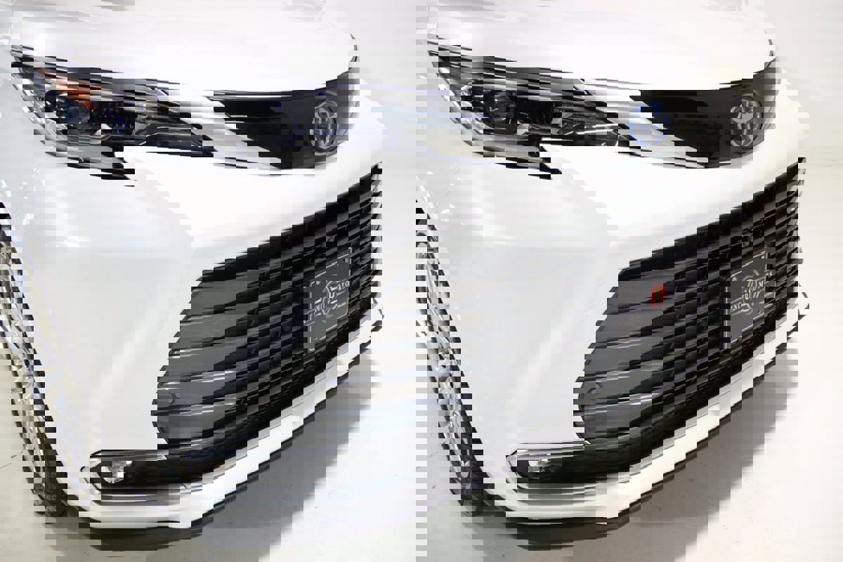 Used 2022 Toyota Sienna Platinum image 24