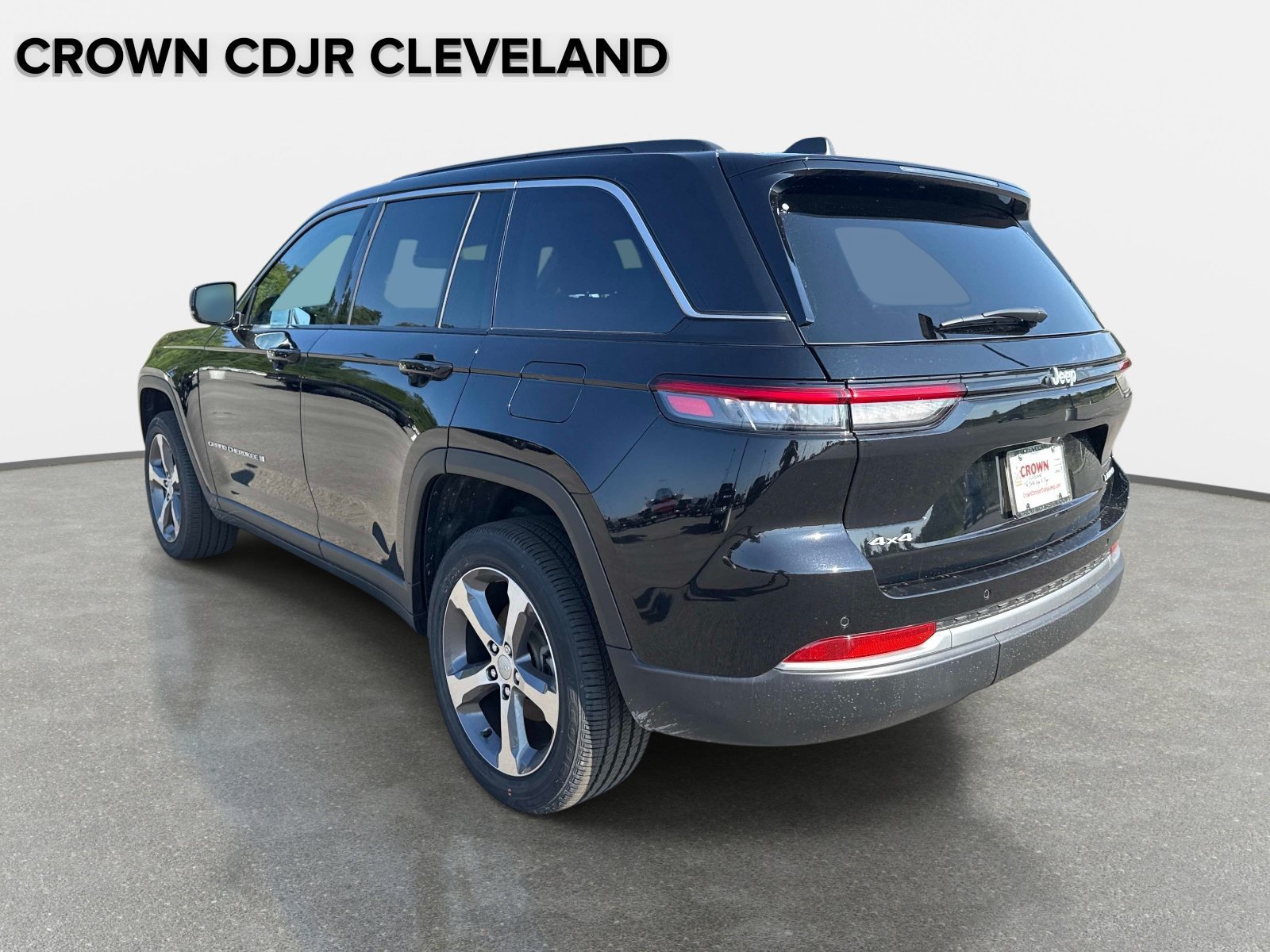 New 2026 Jeep Grand Cherokee Limited w/ Trailer Tow Package AWD/4WD image 6