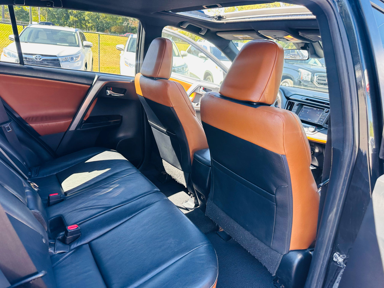 Used 2016 Toyota RAV4 SE image 29